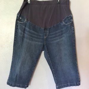 Plus-size maternity Capri/Shorts